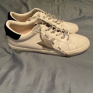 Vintage Havana Gadol Sneaker. White. 8.5